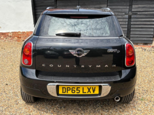 2016 MINI Countryman 2.0 Cooper D Business Edition Auto Euro 5 5dr in Black — image 6
