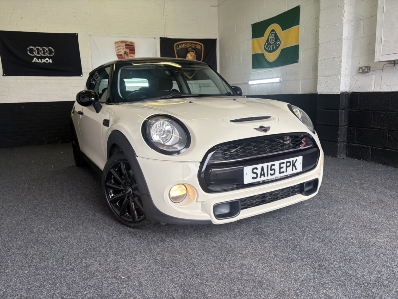 2015 MINI Hatch 2.0 Cooper S 3-Door Hatch in White — image 1