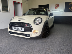 2015 MINI Hatch 2.0 Cooper S 3-Door Hatch in White — image 2