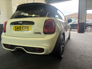 2015 MINI Hatch 2.0 Cooper S 3-Door Hatch in White — image 6