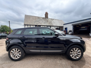 2018 Land Rover Range Rover Evoque Td4 Se in Black — image 6
