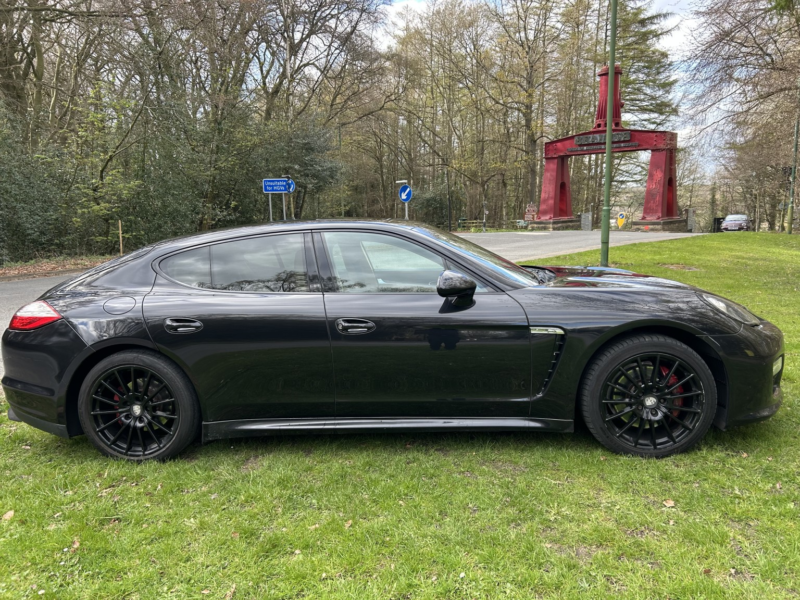 2013 Porsche Panamera 3.0 D V6 Platinum Edition in Black — image 1