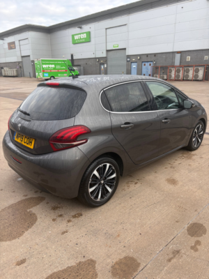 2019 Peugeot 208 1.2 Puretech Tech Edition Hatchback 5dr Petrol Manual Euro 6 (s/s) (82 Ps) in Grey — image 5