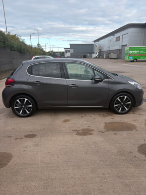 2019 Peugeot 208 1.2 Puretech Tech Edition Hatchback 5dr Petrol Manual Euro 6 (s/s) (82 Ps) in Grey — image 6