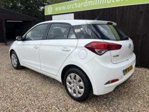 2016 Hyundai I20 1.2 I20 S 1.2 75p Bd in White — image 4