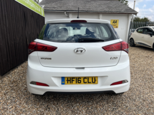 2016 Hyundai I20 1.2 I20 S 1.2 75p Bd in White — image 5