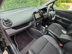 2016 Renault Clio 0.9 Tce Dynamique S Nav Euro 6 (s/s) 5dr in Black — image 2