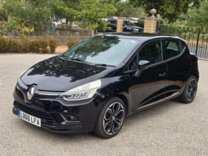 2016 Renault Clio 0.9 Tce Dynamique S Nav Euro 6 (s/s) 5dr in Black — image 4