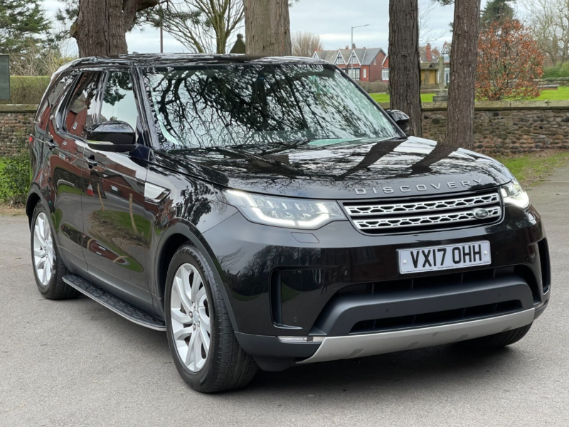 2017 Land Rover Discovery Sd4 Hse in Black — image 1
