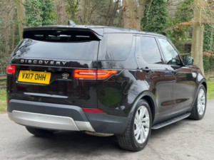 2017 Land Rover Discovery Sd4 Hse in Black — image 3