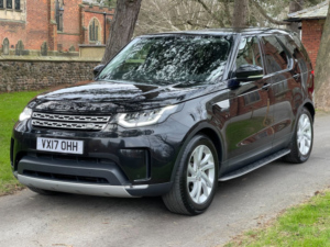 2017 Land Rover Discovery Sd4 Hse in Black — image 4