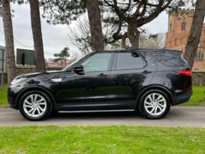 2017 Land Rover Discovery Sd4 Hse in Black — image 5