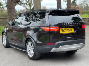 2017 Land Rover Discovery Sd4 Hse in Black — image 6