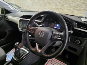 2020 Vauxhall Corsa 1.2 Se Hatchback 5dr Petrol Manual Euro 6 (75 Ps) in Multicolour — image 4