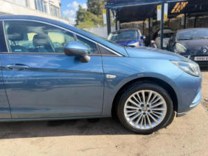 2017 Vauxhall Astra 1.4i Turbo Elite Nav Auto Euro 6 (s/s) 5dr in Blue — image 5