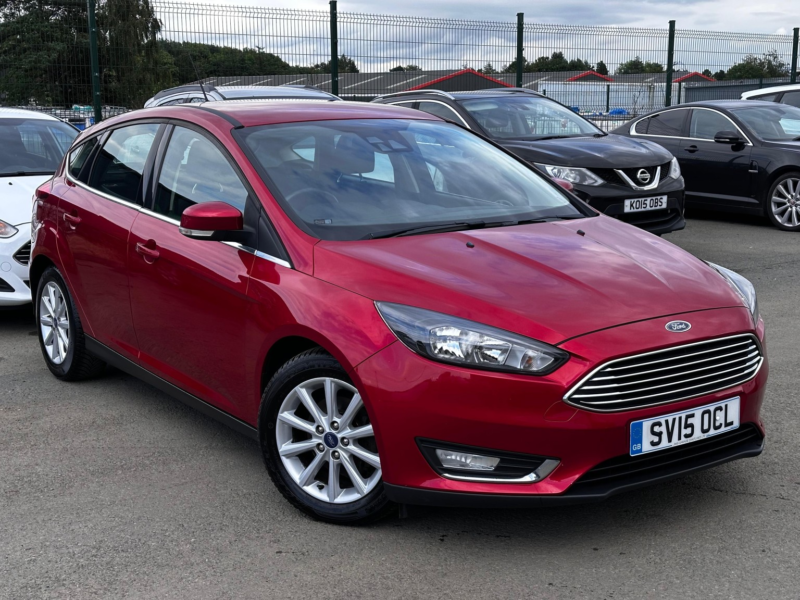 2015 Ford Focus 1.0 T Ecoboost Titanium in Red — image 1