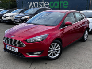 2015 Ford Focus 1.0 T Ecoboost Titanium in Red — image 3