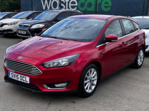 2015 Ford Focus 1.0 T Ecoboost Titanium in Red — image 4