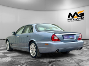 2009 Jaguar Xj 4.2 V8 Xj8 Sovereign 4dr in Blue — image 4