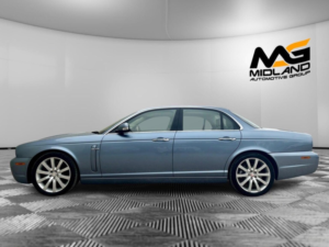 2009 Jaguar Xj 4.2 V8 Xj8 Sovereign 4dr in Blue — image 5