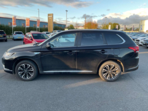 2017 Mitsubishi Outlander 2.0h 12kwh 4h CVT 4WD Euro 6 (s/s) 5dr in Black — image 4