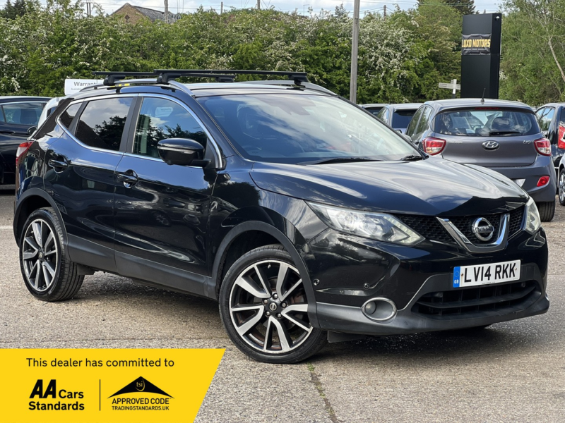 2014 Nissan Qashqai 1.2 Dig-T Tekna in Black — image 1