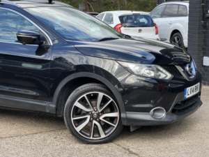 2014 Nissan Qashqai 1.2 Dig-T Tekna in Black — image 4