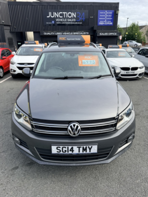 2014 Volkswagen Tiguan 2.0 Tdi Bluemotion Tech Match in Grey — image 3