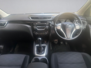 2017 Nissan Qashqai 1.5 Dci Acenta in Red — image 3