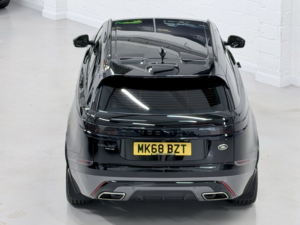 2018 Land Rover Range Rover Velar 2.0 P300 R-Dynamic Hse in Black — image 3