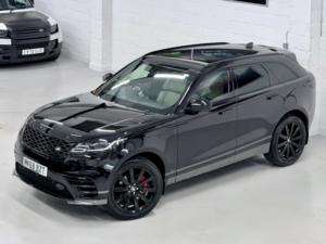 2018 Land Rover Range Rover Velar 2.0 P300 R-Dynamic Hse in Black — image 4