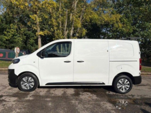 2021 Peugeot Expert 2.0 Bluehdi 1400 Professional Standard Panel Van Mwb Euro 6 (s/s) 6dr in White — image 4