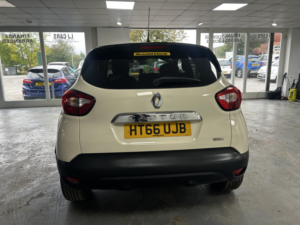 2017 Renault Captur 1.5 Dynamique S Nav Dci 90 in White — image 5