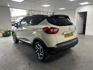 2017 Renault Captur 1.5 Dynamique S Nav Dci 90 in White — image 6