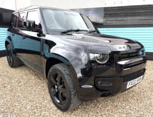 2022 Land Rover Defender 110 3.0 D300 Mhev X-Dynamic Se SUV 5dr Diesel Auto 4WD Euro 6 (s/s) (300 Ps) in Black — image 4