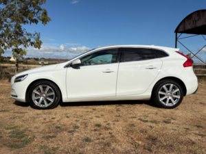 2018 Volvo V40 1.5 T3 Inscription Auto Euro 6 (s/s) 5dr in White — image 6