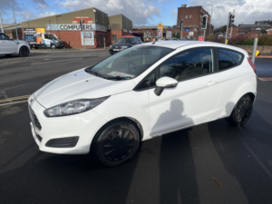 2014 Ford Fiesta 1.3 Style in White — image 3