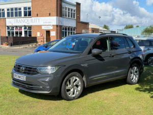 2022 Volkswagen Tiguan 2.0 Tdi Life SUV 5dr Diesel Manual Euro 6 (s/s) (150 Ps) in Grey — image 4