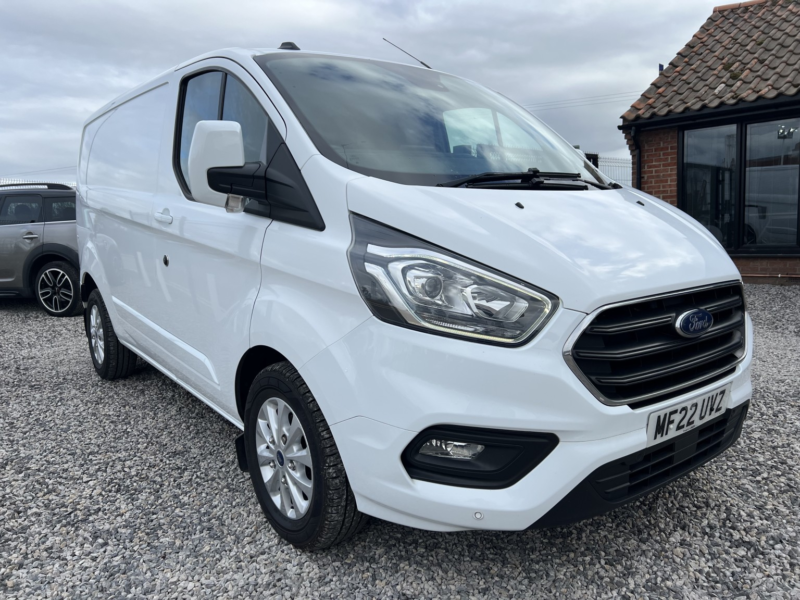 2022 Ford Transit Custom 2.0 Transit Custom Limited Van 300 L1 2.0l Ecoblue 130ps Fwd 6 Speed Manual in White — image 1