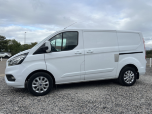 2022 Ford Transit Custom 2.0 Transit Custom Limited Van 300 L1 2.0l Ecoblue 130ps Fwd 6 Speed Manual in White — image 4