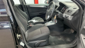 2009 Vauxhall Astra 1.6i 16v Sxi 5dr in Black — image 2