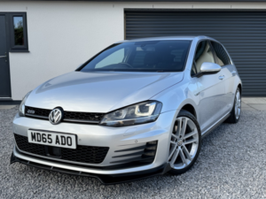 2015 Volkswagen Golf 2.0 Tdi Bluemotion Tech Gtd in Silver — image 2