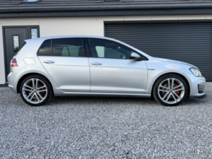 2015 Volkswagen Golf 2.0 Tdi Bluemotion Tech Gtd in Silver — image 4