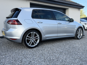 2015 Volkswagen Golf 2.0 Tdi Bluemotion Tech Gtd in Silver — image 5