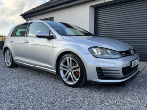 2015 Volkswagen Golf 2.0 Tdi Bluemotion Tech Gtd in Silver — image 6