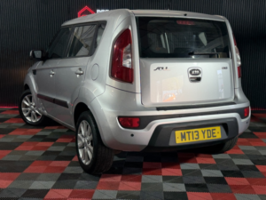 2013 Kia Soul 1.6 Crdi 2 in Silver — image 2