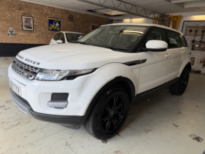 2013 Land Rover Range Rover Evoque 2.2 Sd4 Pure in White — image 3