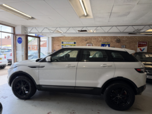 2013 Land Rover Range Rover Evoque 2.2 Sd4 Pure in White — image 5