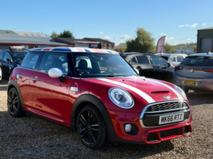 2016 MINI Hatch 2.0 Cooper S Euro 6 (s/s) 3dr in Red — image 4