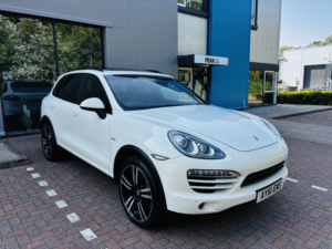 2012 Porsche Cayenne 3.0 Td V6 in White — image 4